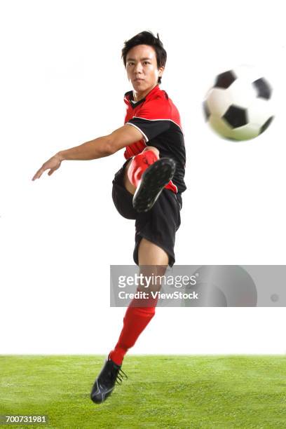 football player is playing football - piernas en el aire fotografías e imágenes de stock