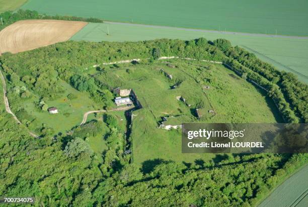 france, eastern france, lorraine, meuse, charny-sur-meuse, fortress of charny, near verdun, where the battle of verdun took place, aerial view - 1910 stock-fotos und bilder