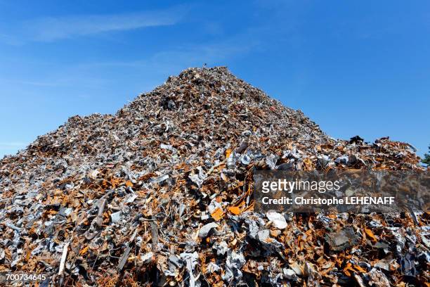 france, normandy. channel. granville. the port. mountain of scrap iron from household waste waiting to go to russia or china for recycling. - debris imagens e fotografias de stock