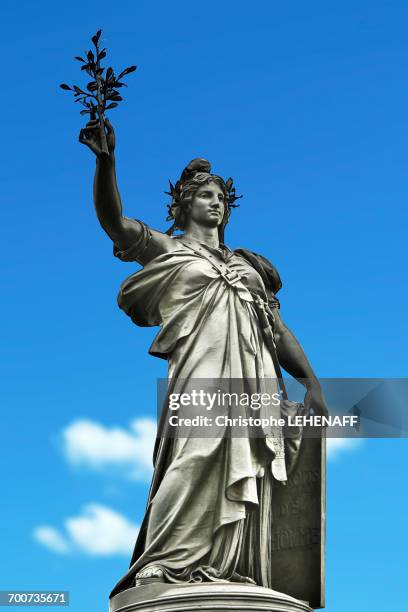 france, paris. place de la republique. statue of the republic. - place de la republique paris stock-fotos und bilder