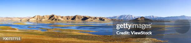 bangong lake of ritu county,tibet  - bangong lake china stockfoto's en -beelden