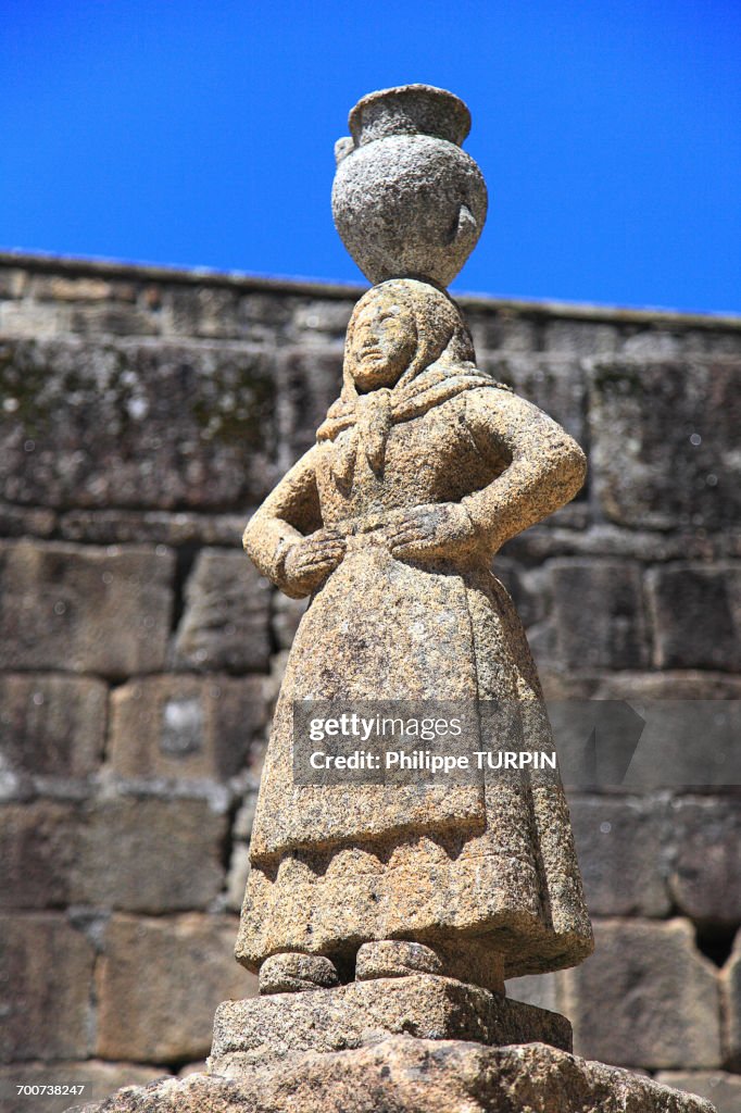 Portugal, Viano do Castelo district, Ponte do Lima. The oldest city of Portugal. Statue of a water bearer in the historical centre.