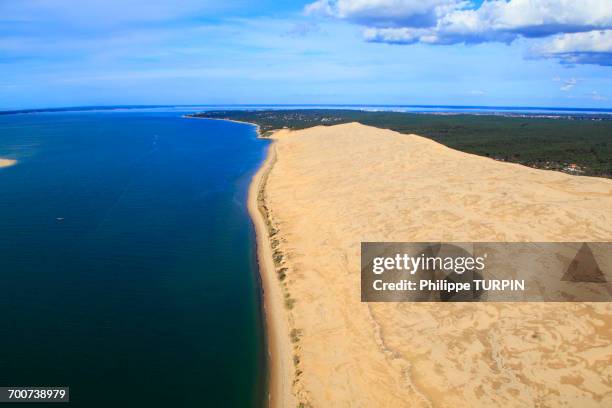 france, gironde. aerial view of the dune of pilat. - duna de pilat fotografías e imágenes de stock