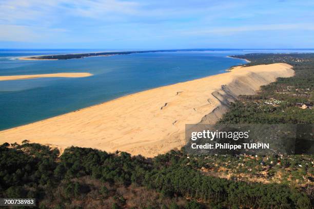 france, gironde. aerial view of the dune of pilat. - duna de pilat fotografías e imágenes de stock