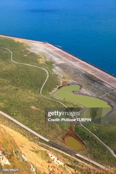 england, dover. natrual reserve of 30 hectare. samphire hoe is a new piece of england made from 4.9 million cubic metres of chalk marl dug to create the channel tunnel - folkestone stock pictures, royalty-free photos & images