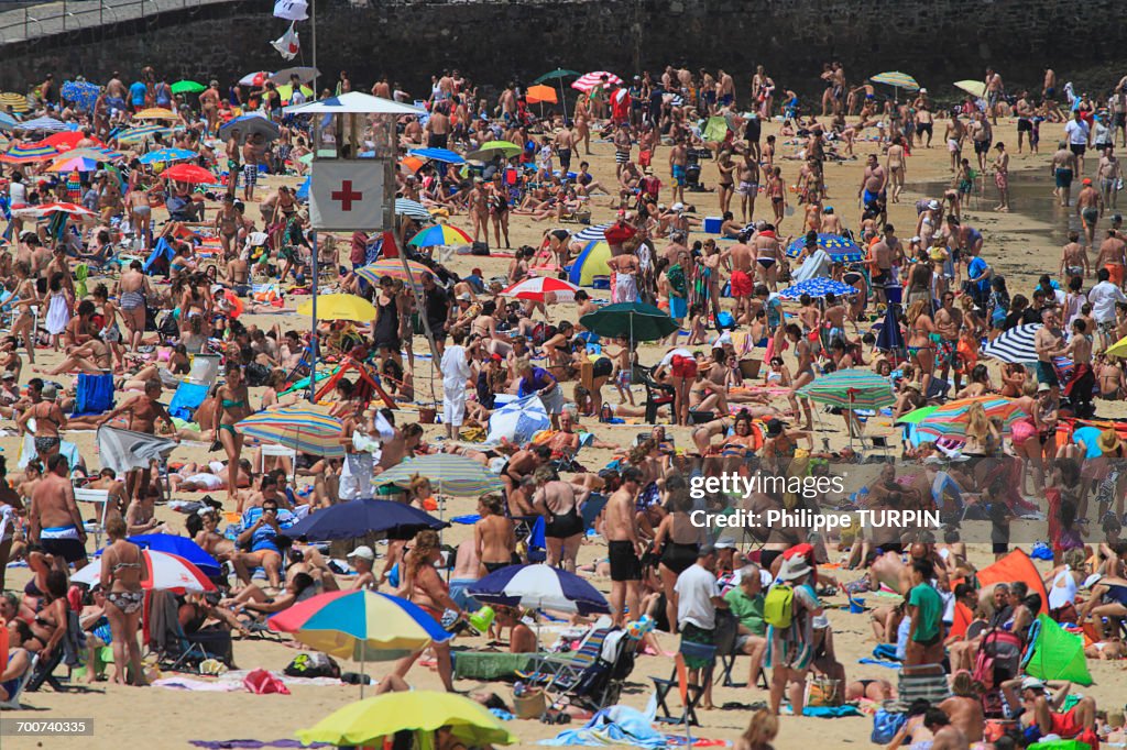 Spain, Basque Country. The crowded beach of San Sebastian. La Concha Bay.