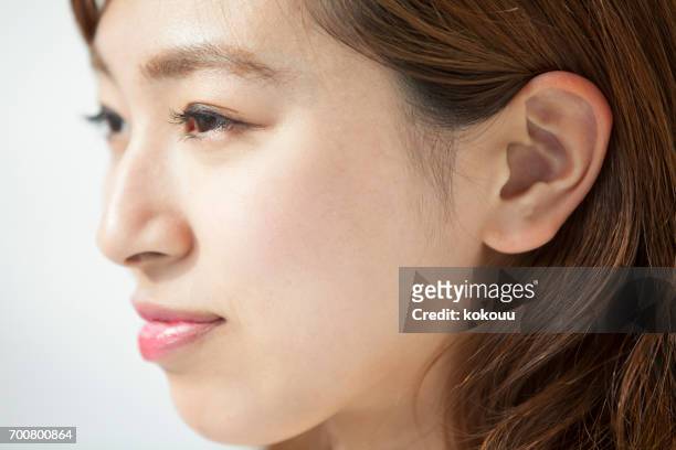 frauengesicht aus nächster nähe - ear close up women stock-fotos und bilder