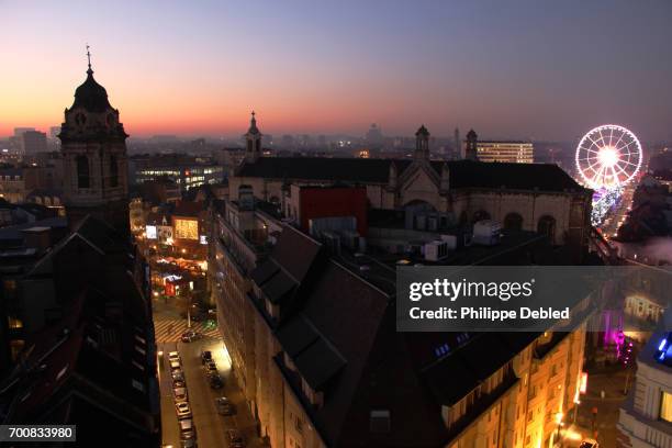 belgium, brussels, tower of middle age's church sainte catherine and ferris wheel on the place sainte catherine. - catherine wheel stock pictures, royalty-free photos & images