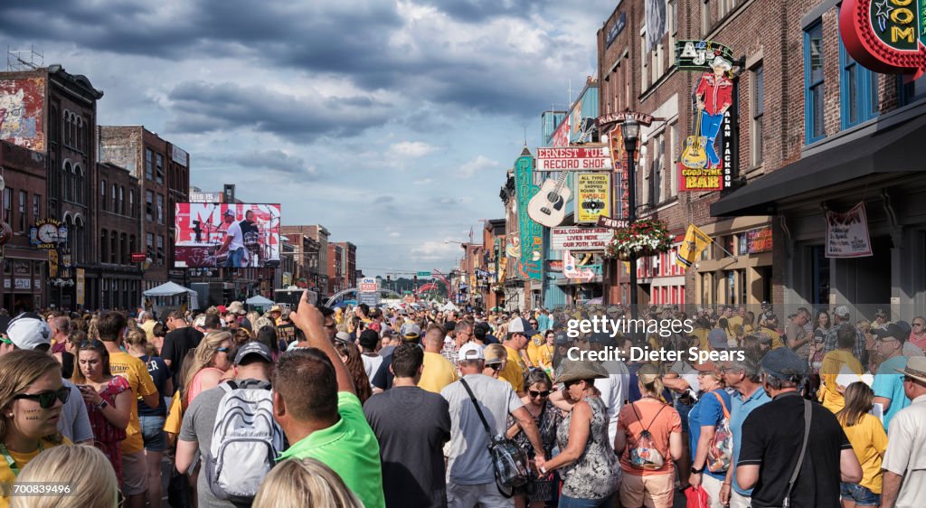 Nashville Tennesse Crowds
