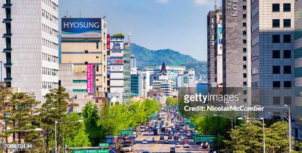 het verhoogde uitzicht dongho-ro straat in seoul zuid-korea - koreaans schrift stockfoto's en -beelden