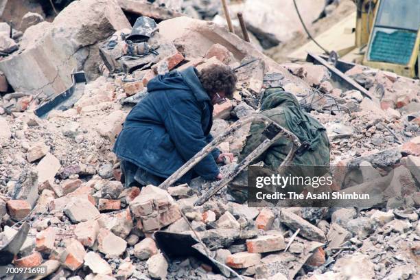 1995 Neftegorsk Earthquake Fotografías e imágenes de stock Getty Images