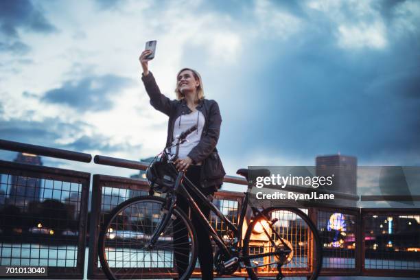 bike ride selfie i portland oregon - bicycle in the night bildbanksfoton och bilder