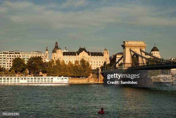 the view of the chain bridge, the danube and buda side from the pest coast in budapest, hungary - danube river fotografías e imágenes de stock