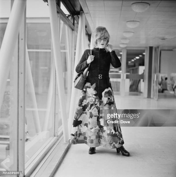 English singer Dusty Springfield at London Airport, UK, 27th November 1971.