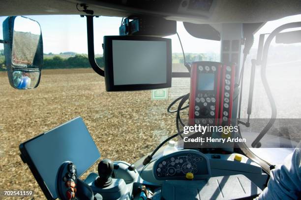 Tractor Using Gps 148 Gps Tractor Stock Photos, High-Res Pictures, and Images - Getty Images