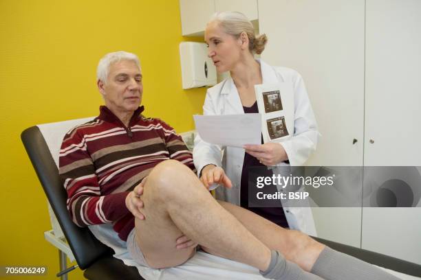 leg, symptomatology in elderly.p - venous insufficiency stock pictures, royalty-free photos & images