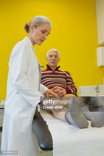 leg, symptomatology in elderly.p - venous insufficiency stock pictures, royalty-free photos & images