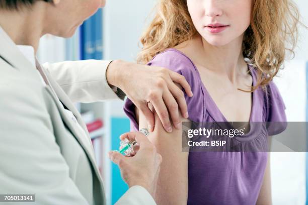 cervical cancer vaccine - human papilloma virus stock pictures, royalty-free photos & images