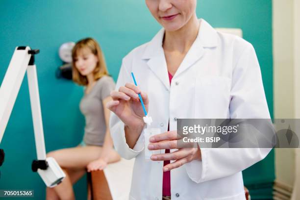 vaginal smear - cervical pap smear stock pictures, royalty-free photos & images
