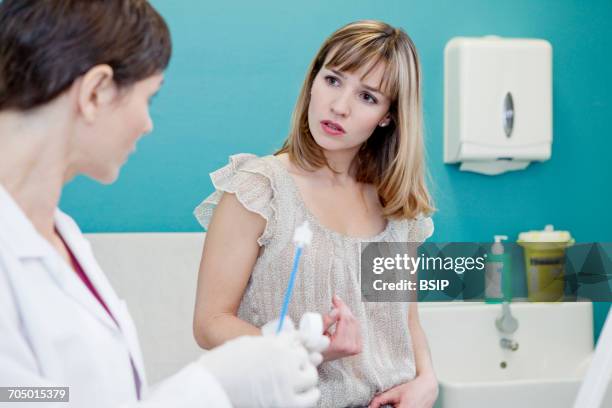 vaginal smear - cervical pap smear stock pictures, royalty-free photos & images