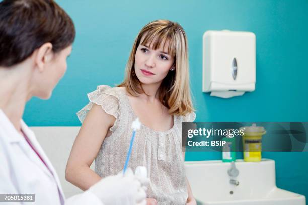 vaginal smear - cervical pap smear stock pictures, royalty-free photos & images