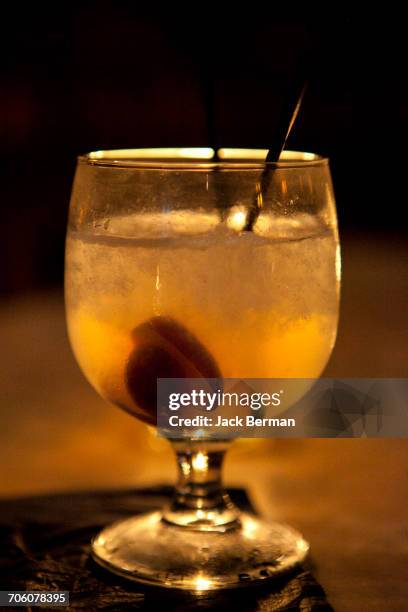 hot toddy - winter cocktails - hot toddy stockfoto's en -beelden