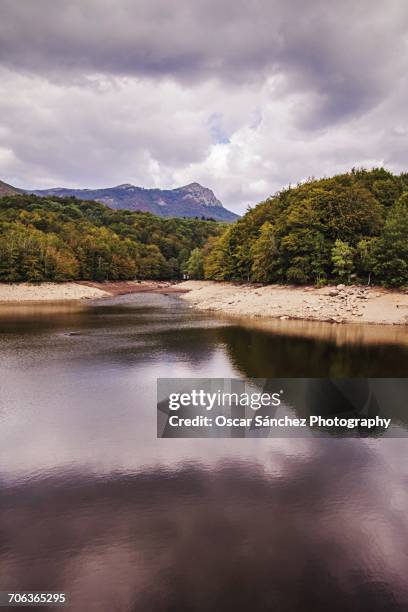 landscape reflections - tranquilidad stock-fotos und bilder