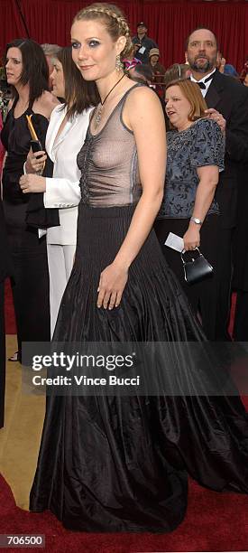 Actress Gwyneth Paltrow arrives at the 74th Annual Academy Awards March 24, 2002 at The Kodak Theater in Hollywood, CA.