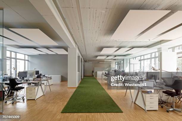 modern office interior - oficina de plan abierto fotografías e imágenes de stock