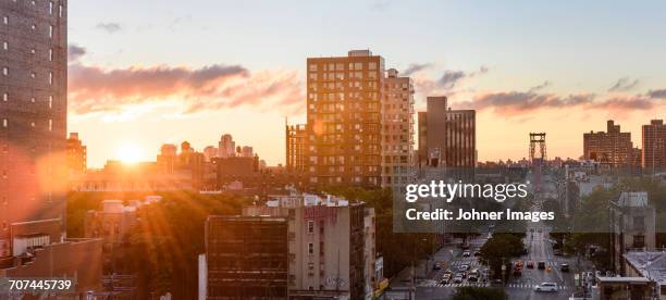 city buildings at sunset - manhattan autumn stock-fotos und bilder