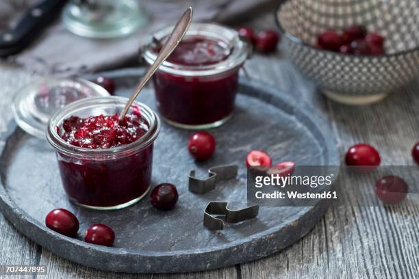preserving glasses of cranberry jam and fresh cranberries - cranberry sauce 個照片及圖片檔