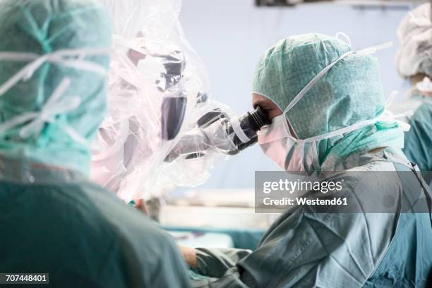 Microscope Operation Process Operation Microscope Photos and Premium High Res Pictures - Getty Images