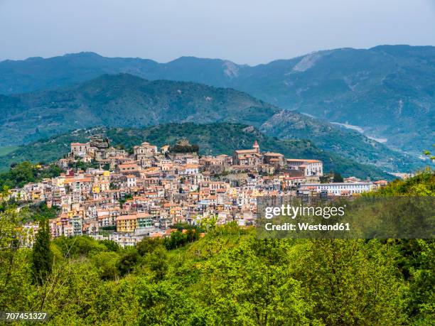 italy, sicily, mountain village castiglione di sicilia - castiglione di sicilia stock pictures, royalty-free photos & images