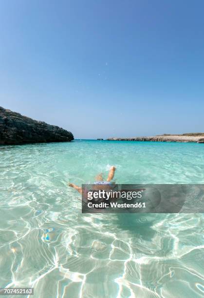 spain, menorca, talaier beach, girl snorkeling - shallow stockfoto's en -beelden