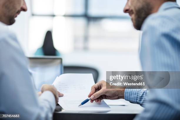 businessman in counselling interview with customer - apresentação comercial imagens e fotografias de stock