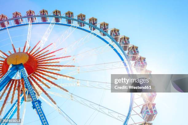 germany, munich, ferris wheel at the beer fest - fahrgeschäft stock-fotos und bilder