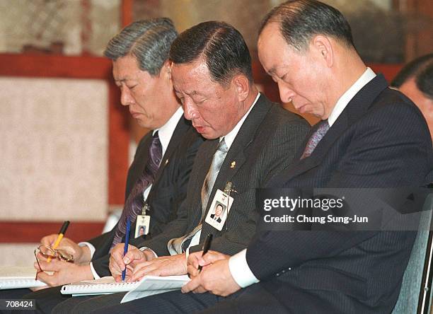 South Korean Defense Vice Minister Kwon Young-Hyo and Choi Dong-Jin, chief of the defence ministrys procurement department attend a press conference...