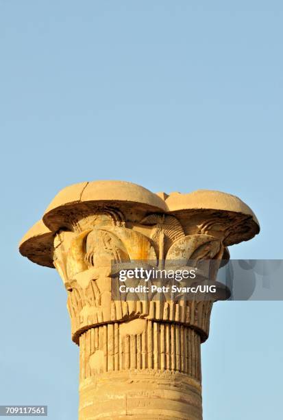composite column capital, medinet habu, egypt - tumba de ramsés iii - fotografias e filmes do acervo