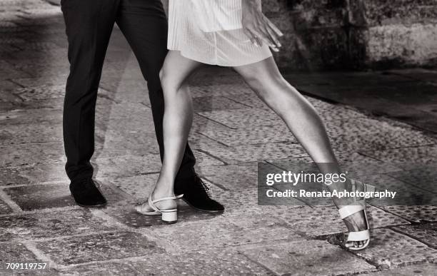 man and woman tango dancing in the street, valletta, malta - argentinischer tango stock-fotos und bilder