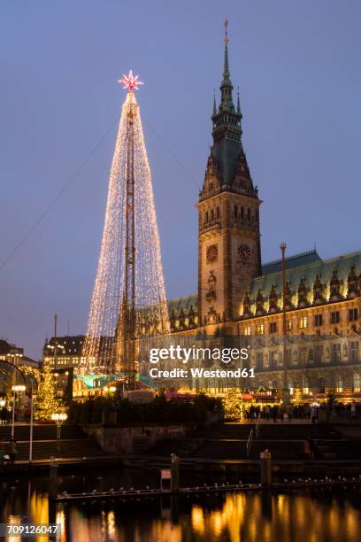 germany, hamburg, steel christmas tree at market in front of illuminated town hall - alster river stock pictures, royalty-free photos & images