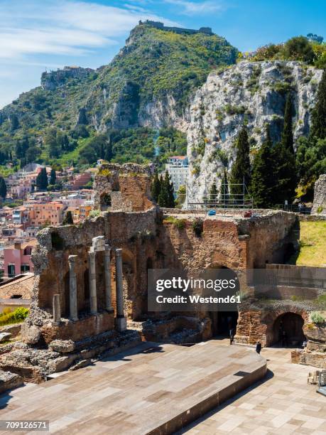 italy, sicily, taormina, ruins of teatro greco - teatro greco taormina bildbanksfoton och bilder