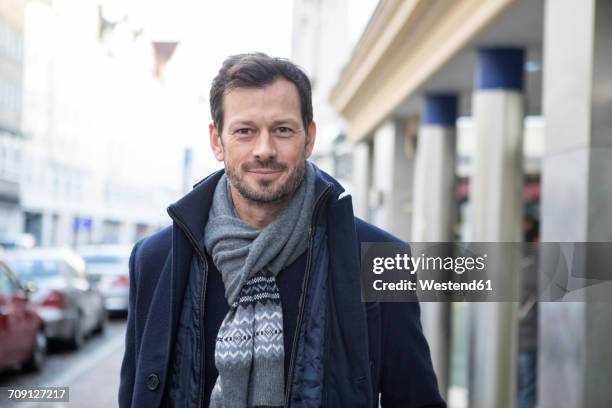 mature man walking in the street, portrait - cachecol imagens e fotografias de stock