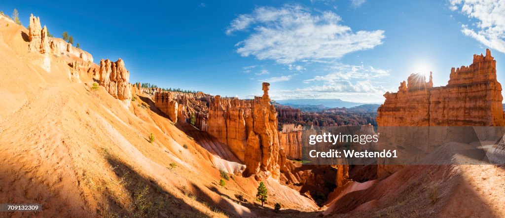 USA, Utah, Bryce Canyon National Park, Thors Hammer at Navajo Loop Trail and other hoodoos in amphitheater