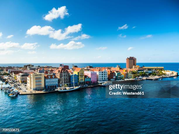 curacao, willemstad, punda, colorful houses at waterfront promenade - curaçao stock pictures, royalty-free photos & images