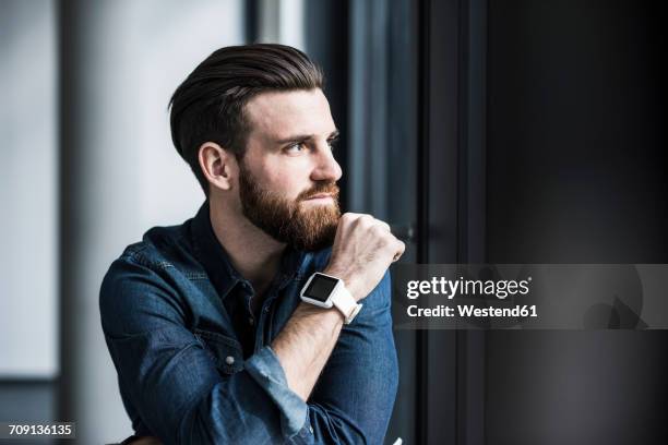 potrait of a young businessman wearing smart watch - barba peluria del viso foto e immagini stock