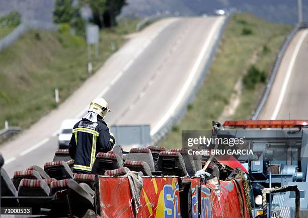 Rescue teams work at the scene of a bus accident on the A1 highway in Pedrezuela, near Madrid, 21 May 2006. A bus with a Belgian number plate veered...