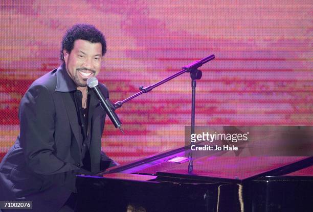 Lionel Ritchie performs on stage as firewaorks go off at the finale of The Prince's Trust 30th Live concert held at the Tower of London on May 20,...