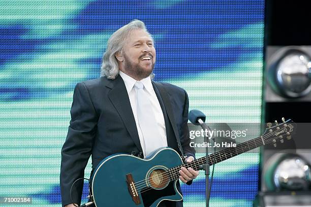 Barry Gibb of The Bee Gees performs on stage during The Prince's Trust 30th Live concert held at the Tower of London on May 20, 2006 in London,...