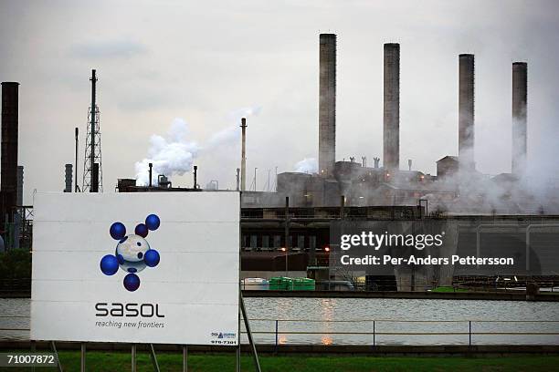 Early morning at the Sasol plant on February 8, 2006 in Sasolburg south of Johannesburg, South Africa. Sasol makes liquid fuel from coal and they...