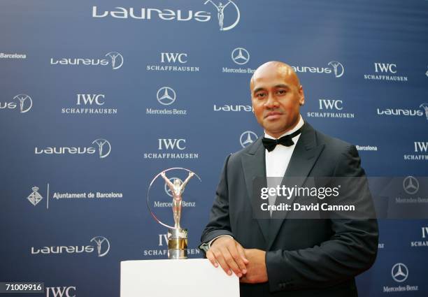 Rugby player Jonah Lomu poses with a Laureus Award as he arrives at the Laureus World Sports Awards held at the Parc del Forum on May 22, 2006 in...